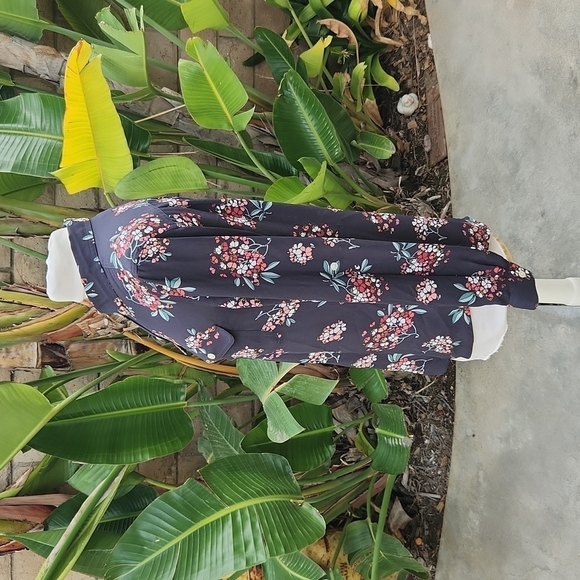 Loft charcoal gray floral button up blouse size small - Picture 2 of 9